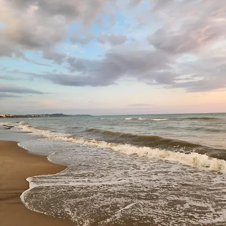 Апартаменты Seaside Голем